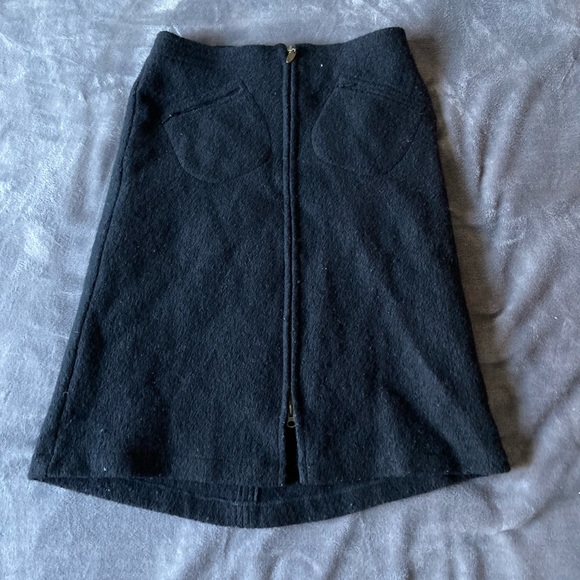 Cute black wool pencil skirt - Picture 1 of 2